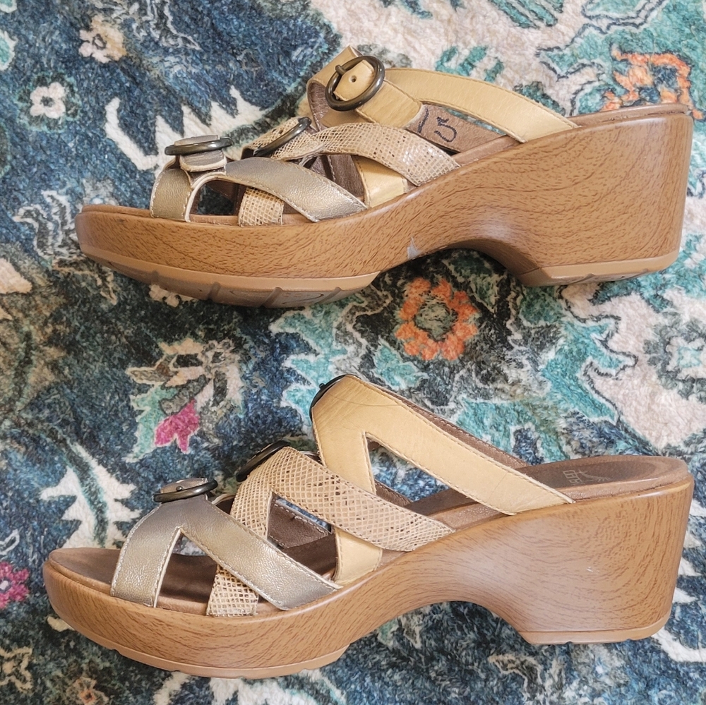 dansko snakeskin metallic criss cross strap buckle platform slip on wedges 7.5